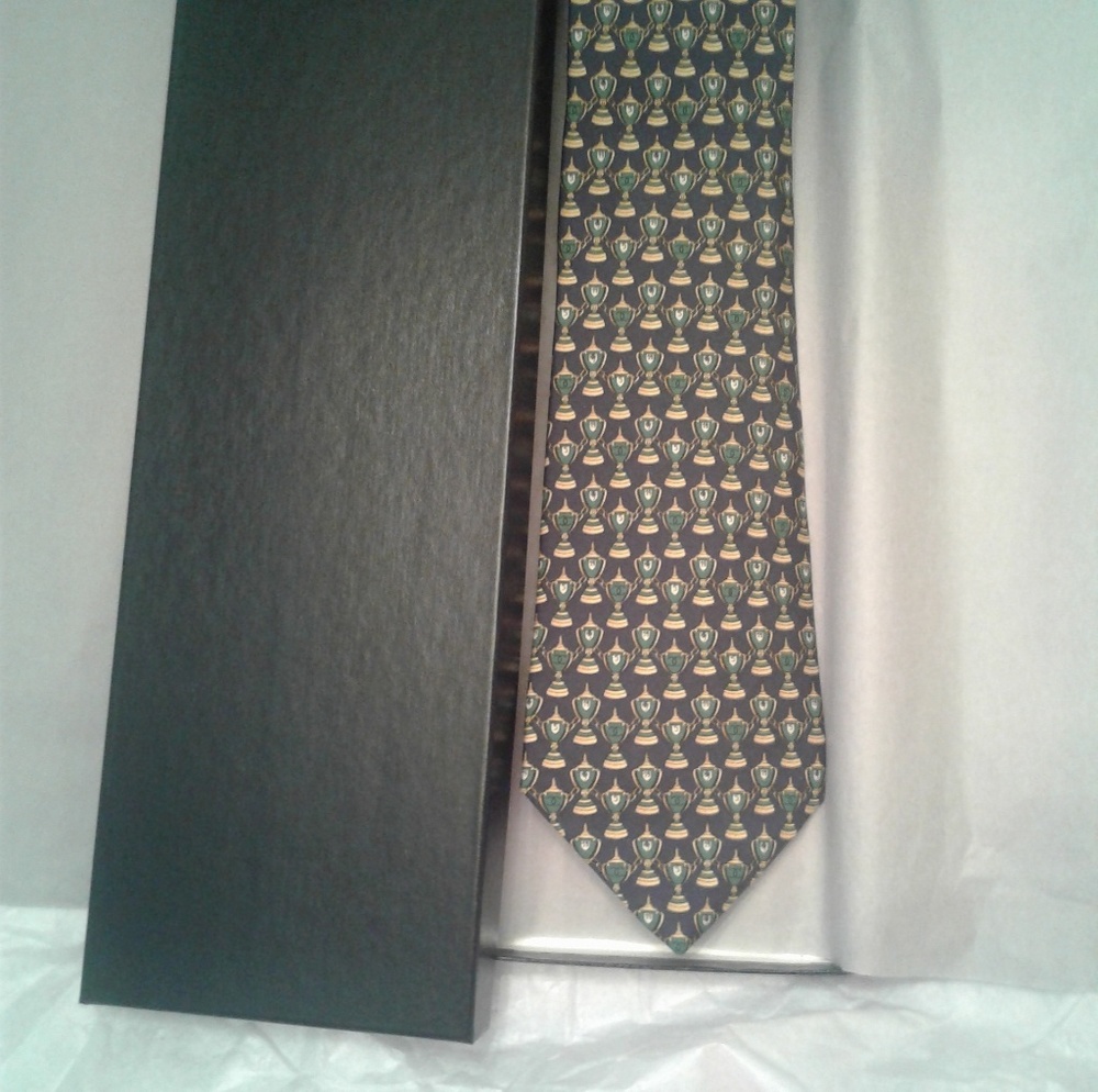 🏆 CHANEL 💯% Silk Trophies Tie 🏆 - Picture 4 of 6